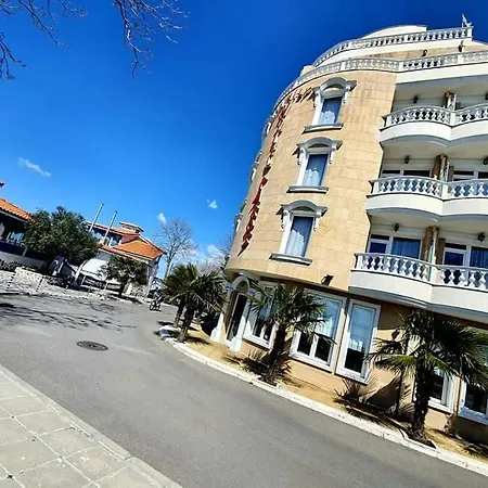 Family Paros Hotel