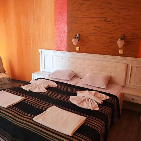 Family Paros Hotel 3*