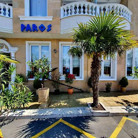 Family Paros 포마리