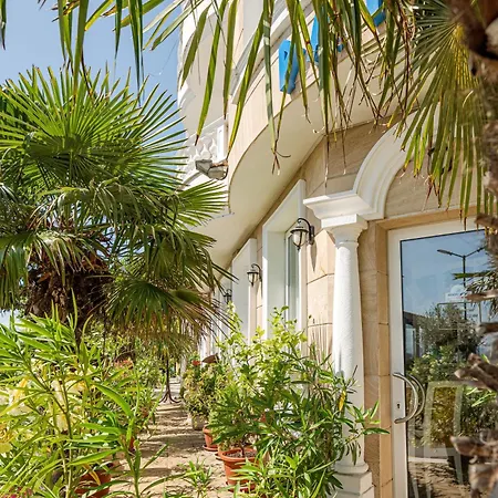 Family Paros 3* 포마리