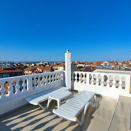 Family Paros 포마리